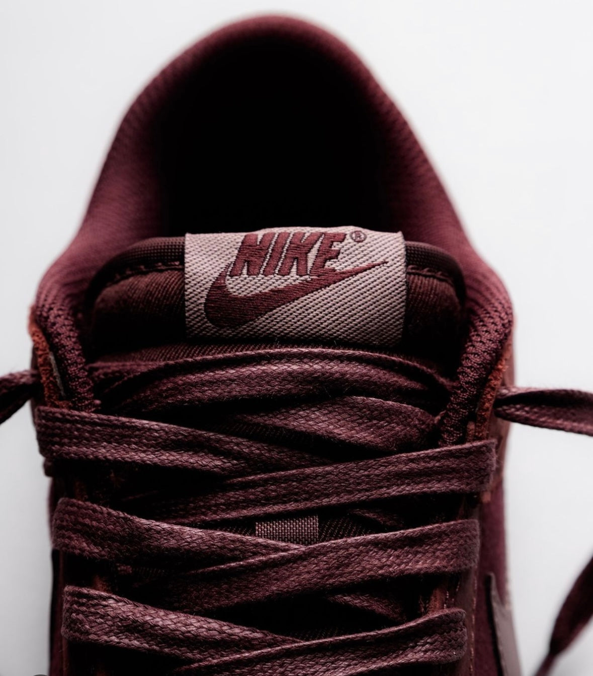 NIKE DUNK LOW RETRO PREMIUM BURGUNDY